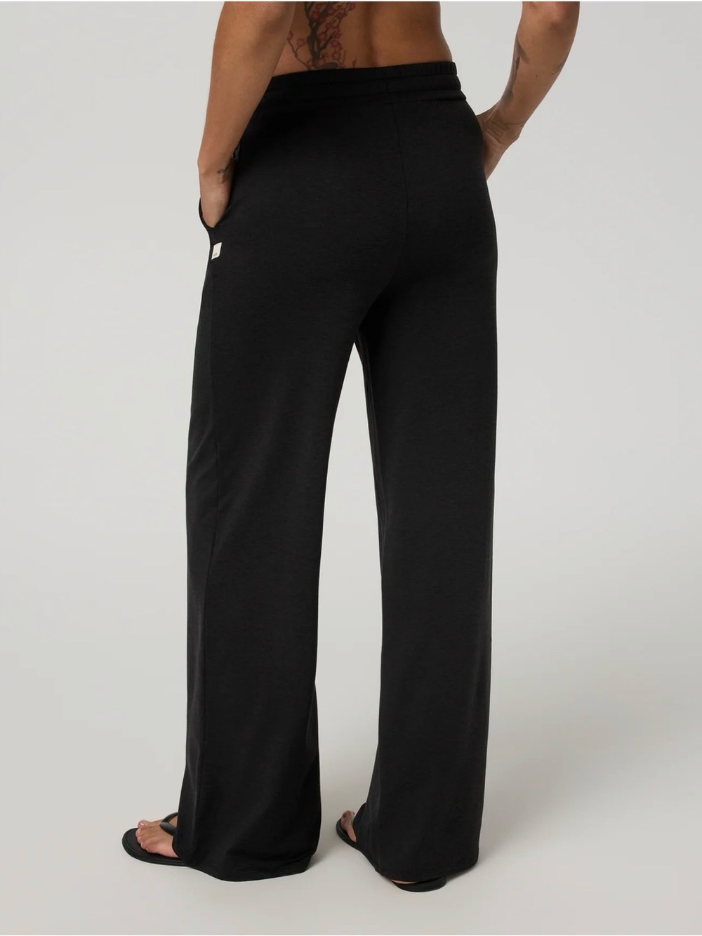 Vuori Black Halo Essential Wideleg VW4023 - Picture 3 of 10